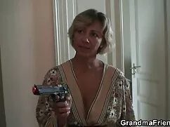 Bir türk gerçek porno kelepçe ile sarışın